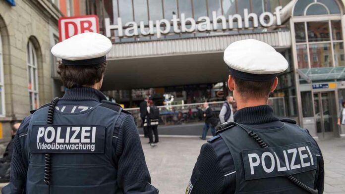 Streit unter Jugendlichen eskaliert im Hauptbahnhof Streit unter Jugendlichen eskaliert im Hauptbahnhof