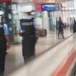 Tätlicher Angriff gegen mehrere Beamte – Auffälliger 17-Jähriger nach Flucht gestellt Tätlicher Angriff gegen mehrere Beamte - Auffälliger 17-Jähriger nach Flucht gestellt