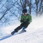 Mit Skihelm sicher auf die Piste gehen