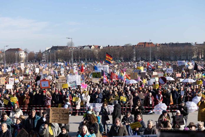 Weit mehr als 320.000 Menschen für Demokratie und Zusammenhalt in München