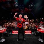 Nathan Aspinall gewinnt die Elten Safety Shoes European Darts Trophy