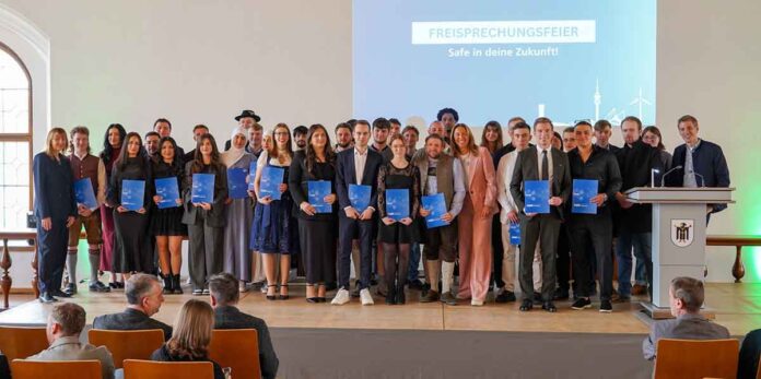 43 Azubis der SWM freigesprochen 43 Azubis der SWM freigesprochen