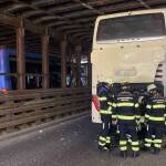 Bus bleibt in Unterführung stecken - Haidhausen