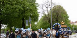 Frühlingsfest 2025 startet mit Freibier, Blasmusik und Festumzug