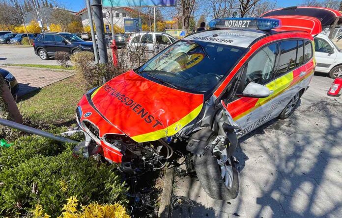 Unfall auf Alarmfahrt Unfall auf Alarmfahrt