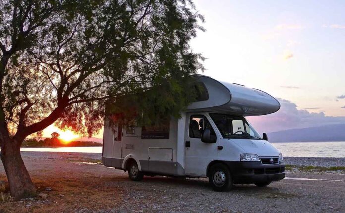 Start der Campingsaison: Die häufigsten Fehler beim Fahren mit dem Wohnmobil Start der Campingsaison: Die häufigsten Fehler beim Fahren mit dem Wohnmobil