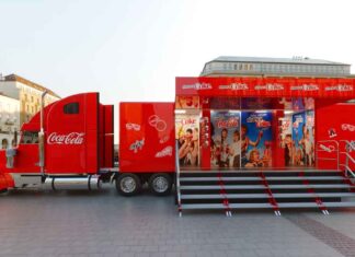Coca-Cola-Truck macht Halt vor Lidl-Filialen