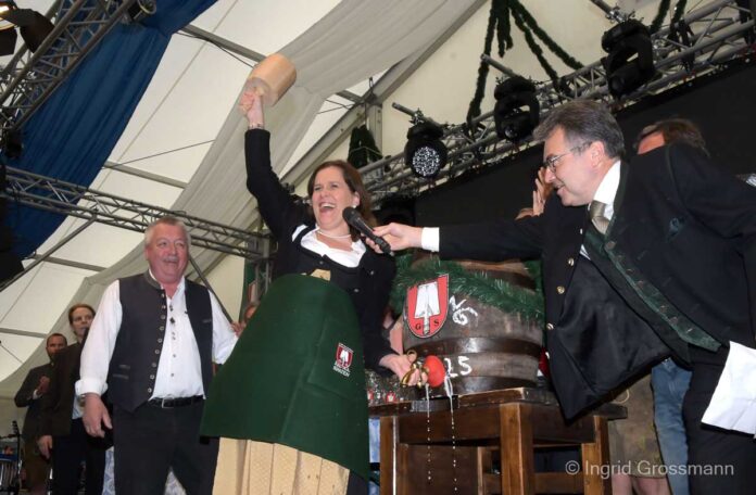 Bürgermeisterin Verena Dietl eröffnet 52. Truderinger Festwoche Bürgermeisterin Verena Dietl eröffnet 52. Truderinger Festwoche