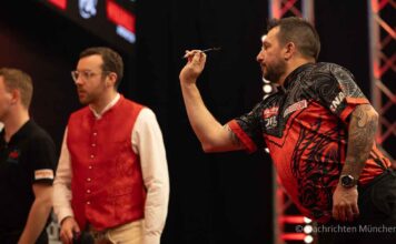 Jonny Clayton gewinnt die ELTEN Safety Shoes Dutch Darts Championship