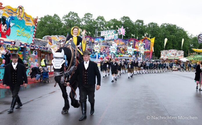 Blasmusik, Trachtentanz und Umzug durchs Festgelände – so war der Tag des Brauchtums 2025 auf dem Münchner Frühlingsfest Blasmusik, Trachtentanz und Umzug durchs Festgelände – so war der Tag des Brauchtums 2025 auf dem Münchner Frühlingsfest
