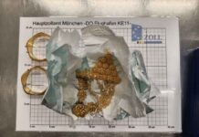 Münchner Flughafen: Goldschmuck in Babywindeln versteckt