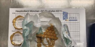 Münchner Flughafen: Goldschmuck in Babywindeln versteckt