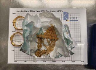 Münchner Flughafen: Goldschmuck in Babywindeln versteckt