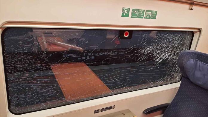 Vandalismus im ICE - Unbekannte verursachen fünfstelligen Schaden Vandalismus im ICE - Unbekannte verursachen fünfstelligen Schaden