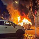 Zwei Glascontainer in Vollbrand - Harthof
