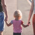 Sonnenschutz für Kinder: Was Eltern jetzt wissen müssen