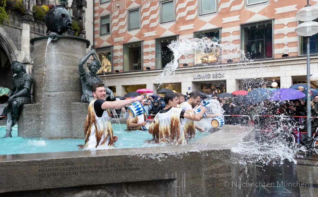 Metzgersprung 2025 der Metzger-Innung München - Tradition am Münchner Marienplatz