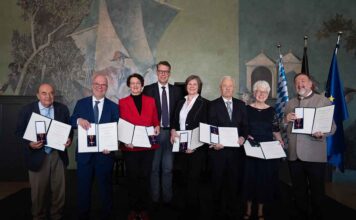 Sieben Persönlichkeiten mit dem Bundesverdienstkreuz geehrt Sieben Persönlichkeiten mit dem Bundesverdienstkreuz geehrt