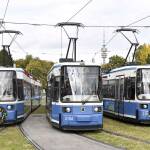 R2.2a: Hunderte Trambahnfans verabschieden ältesten Fahrzeugtyp