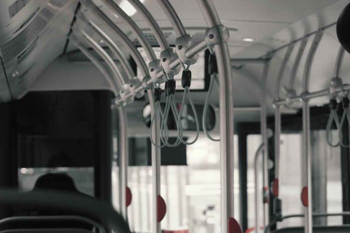 Von Gratis-Bus bis 200-Euro-Bußgeld - Nahverkehr in Europa Von Gratis-Bus bis 200-Euro-Bußgeld - Nahverkehr in Europa