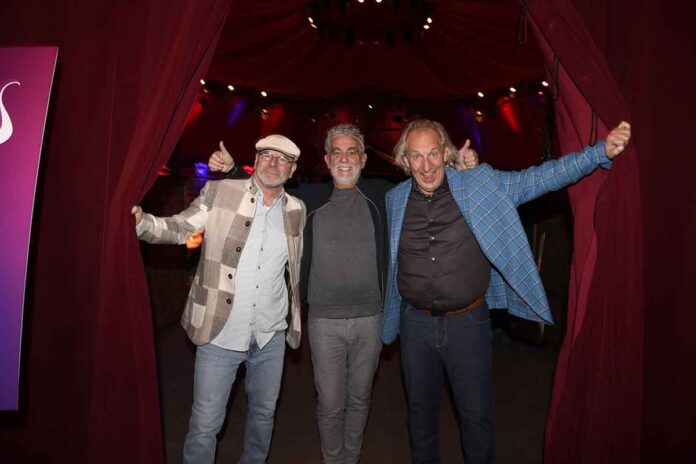 Lachen, Schlemmen, Staunen: „Hullis“ feiert furiosen Start in München! Lachen, Schlemmen, Staunen: „Hullis“ feiert furiosen Start in München!