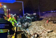 Ersthelfer reagieren bei Verkehrsunfall vorbildlich Ersthelfer reagieren bei Verkehrsunfall vorbildlich