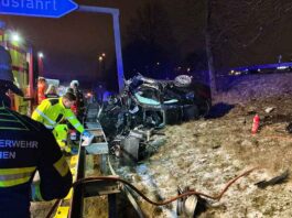 Ersthelfer reagieren bei Verkehrsunfall vorbildlich