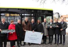 Feier zum Start des Alpenbusses Feier zum Start des Alpenbusses