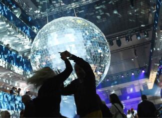 Salsa-Ball im Gasteig HP8 - Salsa tanzen unter der Glitzerkugel