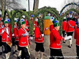 Schäfflertanz kehrt nach Trudering zurück - 25.01.206 Pfarrhof von St. Peter und Paul in Trudering
