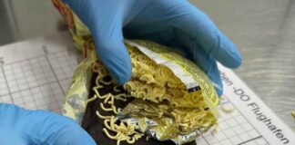 Flughafen München: Zoll entdeckt Goldschmuck in Instant Nudeln