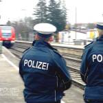 Beziehungsstreit am Bahnhof Erdweg – Frau droht mit Messer, Mann zeigt Hitlergruß Beziehungsstreit am Bahnhof Erdweg - Frau droht mit Messer, Mann zeigt Hitlergruß