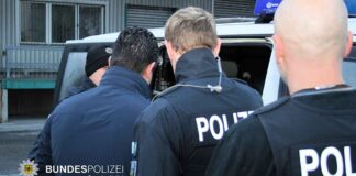 Bedrohung im Regionalzug - Bundespolizist außer Dienst greift ein