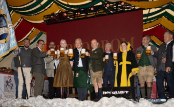 Dr. Christian Scharpf eröffnet mit zwei Schlägen das Jubiläums-Frühlingsfest 2026