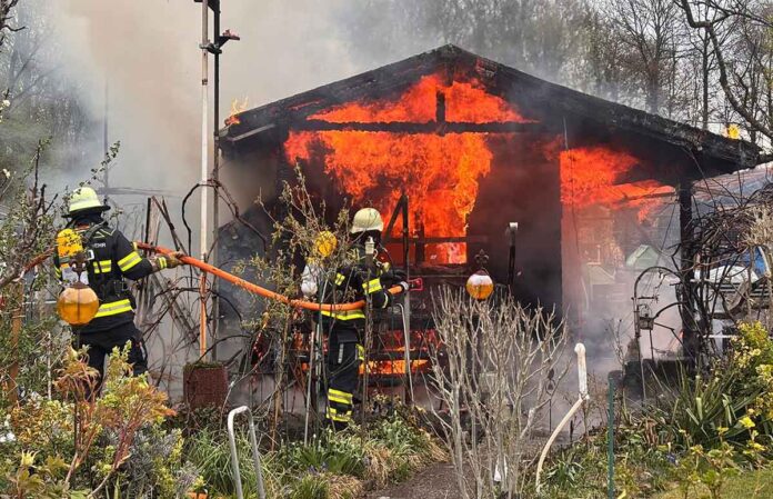 Drohne unterstützt bei Brand in Kleingartenanlage - Perlach