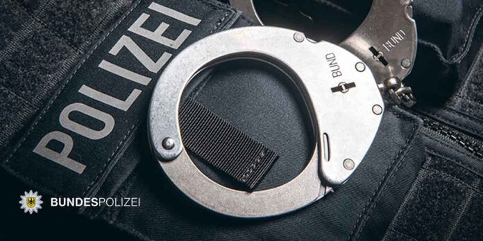 Vom Zug ins Gefängnis - Bundespolizei vollstreckt Haftbefehl