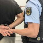 Randalierer in Toilettenanlage - Festnahme nach Widerstand