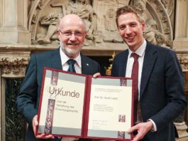 Professor Dr. Harald Lesch als Ehrenbürger der Stadt geehrt