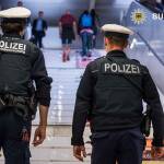 Fahrgast bedroht Zugbegleiterin