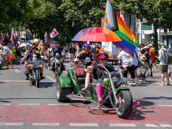 Trotz Hitze: 350.000 Menschen setzen beim Münchner CSD ein Zeichen für Vielfalt