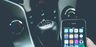 Handy am Steuer - große Gefahr, aber alltägliches Phänomen