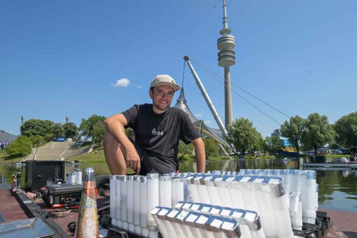 Felix Pfotenhauer (FOG fireworks + sfx GmbH), Verantwortlicher für das Feuerwerk beim Sommernachtstraum 2026, beim Aufbau - Foto: Martin Hangen Felix Pfotenhauer (FOG fireworks + sfx GmbH), Verantwortlicher für das Feuerwerk beim Sommernachtstraum 2026, beim Aufbau - Foto: Martin Hangen