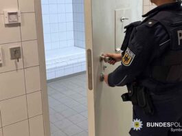 Couragierte Zeugen halten Tatverdächtigen fest - Mann nach Gleissturz verletzt