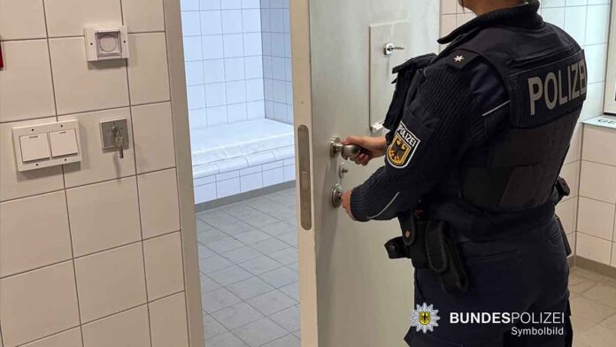 Couragierte Zeugen halten Tatverdächtigen fest - Mann nach Gleissturz verletzt