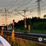 Fahrradfahrer stört Bahnverkehr Fahrradfahrer stört Bahnverkehr