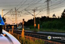 Fahrradfahrer stört Bahnverkehr