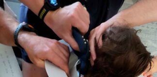 Köpfchen steckt in Töpfchen - Kleinkind steckt in Toilettensitz fest
