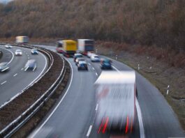Herrmann hebt vorübergehend Sonn- und Feiertagsfahrverbot für LKW auf