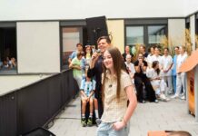 Wunscherfüllung: Michael Patrick Kelly, Katelyn Harrington und die José Carreras Leukämie-Stiftung in Münchner Kinderklinik