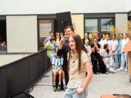 Wunscherfüllung: Michael Patrick Kelly, Katelyn Harrington und die José Carreras Leukämie-Stiftung in Münchner Kinderklinik